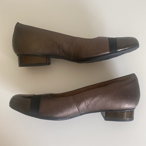 Clarks Keesha Metallic Leather Shoe Size 7.5 Low Heel Square Toe Business Casual - Picture 7 of 16